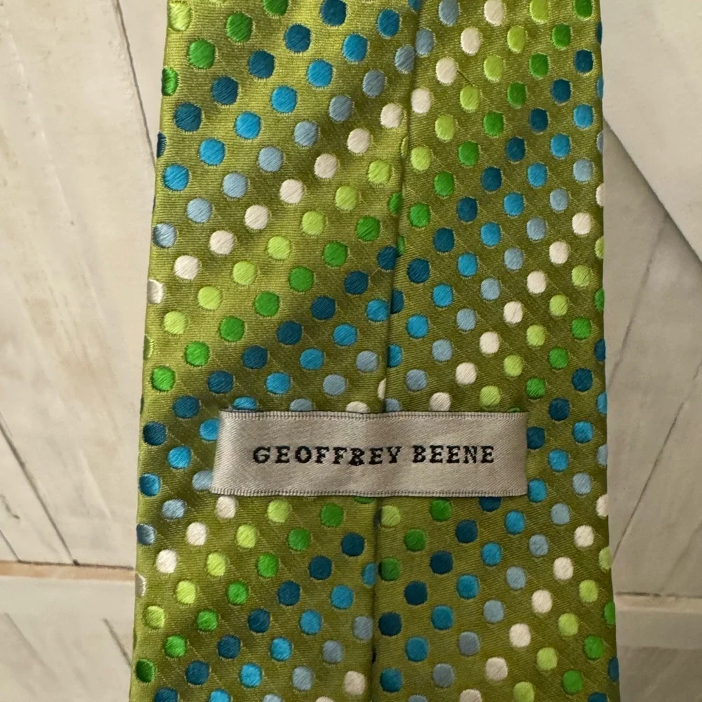 Geoffrey Beene necktie